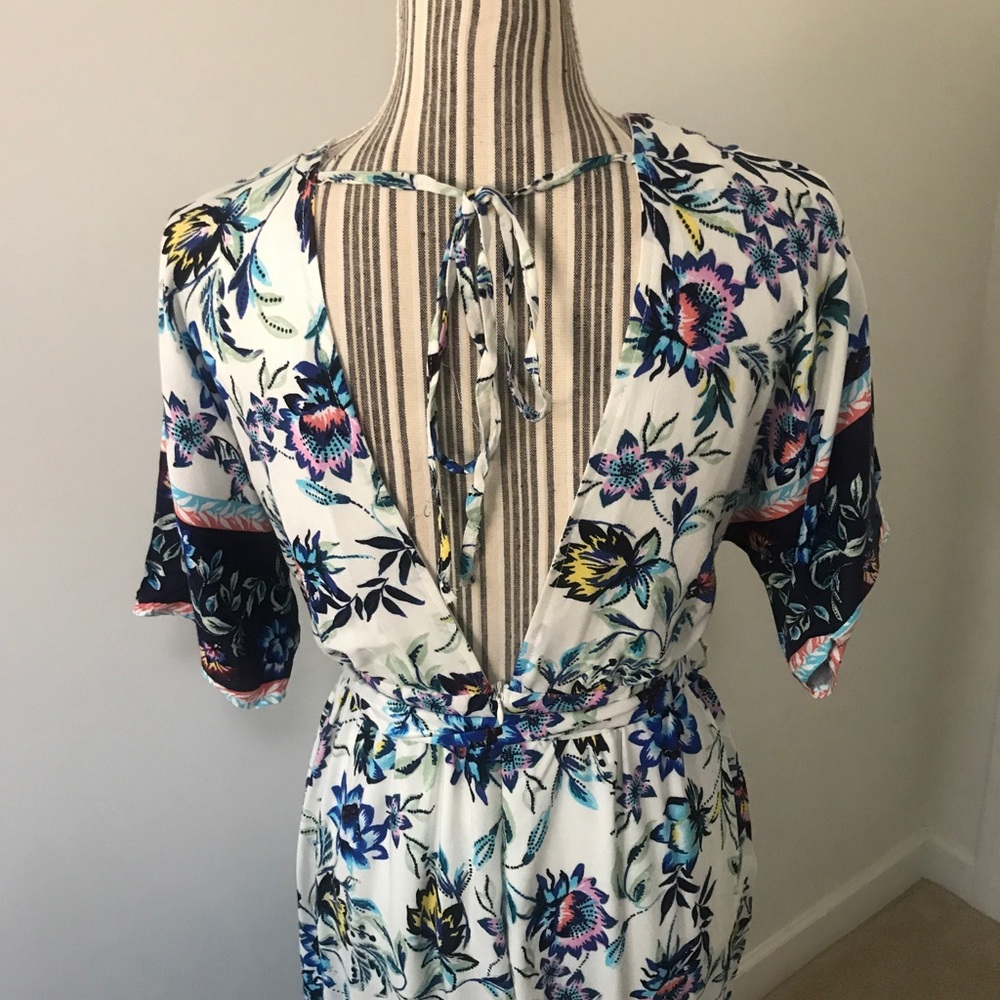 Women’s Off White Floral Jumpsuit - Picture 5 of 8